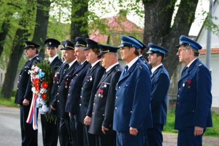 Kladení věnců 7.5.2013 (6)