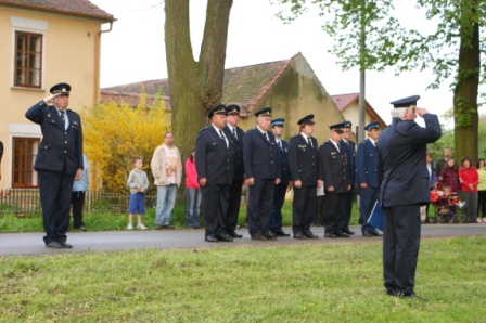 Kladení věnců 7.5.2013 (10)