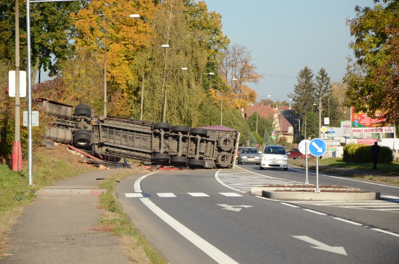Nehoda kamionu 15.10.2017 (1)